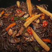 Гречневая лапша с курицей-терияки