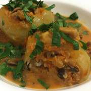 Перцы фаршированные мясом с шампиньонами в томатном соусе