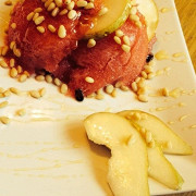 Десерт из арбуза и сыра