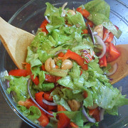 Легкий салат с маринованными шампиньонами