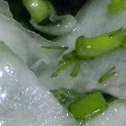 Салат из дайкона с зеленью