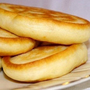 Пышные оладьи без яиц на кефире