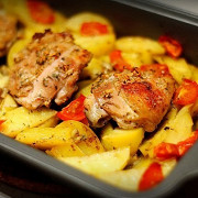 Курица с картофелем, запеченная в кефире с чесноком и травами