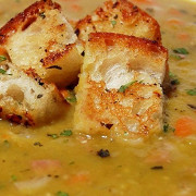 Гороховый суп домашний на телячьем бульоне
