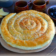 Слоеный пирог по-деревенски с фасолью и сыром