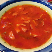 Томатный суп с охотничьими колбасками