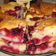 Быстрый пирог с замороженными ягодами (вишней)