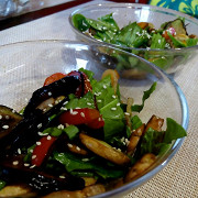 Теплый овощной салат с щавелем