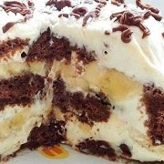 Сметанник с бананами из пряников без запекания