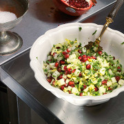 Салат из зеленого сельдерея, петрушки и граната