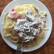 Спагетти карбонара с шампиньонами