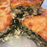 Творожная запеканка с сыром и шпинатом