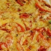 Пицца с курицей, грибами и говядиной