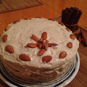 Морковный торт с орехами и кремом из сливочного сыра