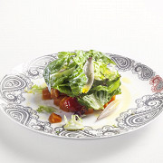 Теплый салат с бататом и помидорами конфи