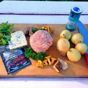 Люля кебаб с дор-блю и грибным соусом