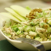 Легкий салат с куриной грудкой и сельдереем