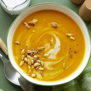 Cуп из мускатной тыквы и куркумы