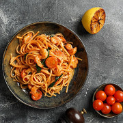 Спагетти с креветками и мидиями
