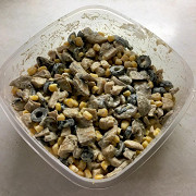 Сытный салат с куриным филе