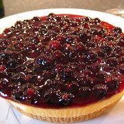 Торт с хурмой и черной смородиной