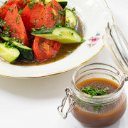 Заправка для свежего салата из дачных овощей