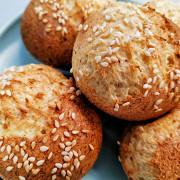 Кетобулочки с кунжутом