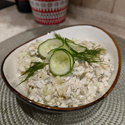 Оливье со свежим огурцом и курицей