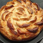 Шарлотка с нежной карамельной корочкой