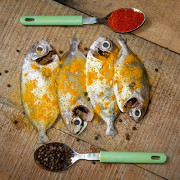 Пряный маринад с куркумой для рыбы на мангале