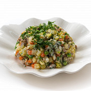 Классический оливье с мясом и яблоком