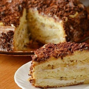 Бисквитный торт с творогом и бананами