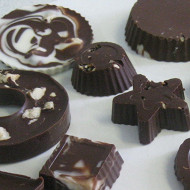 Шоколадные конфеты с брусникой и фундуком