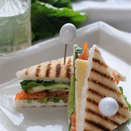 Клаб-сэндвич с сыром и рыбой