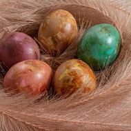 Крашеные яйца с мраморным узором