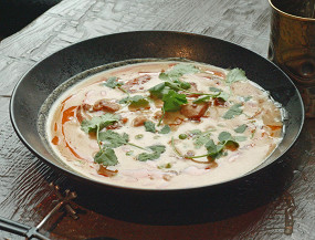 Суп с курицей тандури и кокосовыми сливками