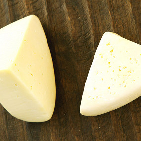 Чем костромской сыр отличается от российского?