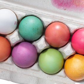 Как красить яйца