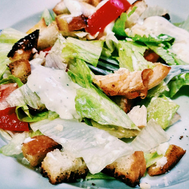 Рецепты вкусных салатов “Цезарь” на новогодний стол 2023 с фото и видео