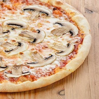 Пицца на бездрожжевом тесте с белыми маринованными грибами и гаудой