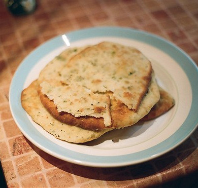 Лепешки с творогом и кинзой