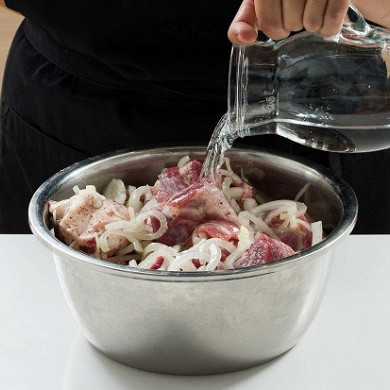Как приготовить шашлык из свинины: лучшие маринады и все тонкости процесса - Лайфхакер