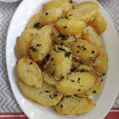 Картошка по-селянски в духовке с чесноком