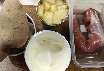 Фото шага рецепта Свиная вырезка пофранцузски с ананасами 190869 шаг 1  