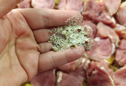 Фото шага рецепта Свиная вырезка пофранцузски с ананасами 190869 шаг 9  