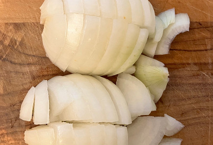 Фото шага рецепта Горбуша в фольге с маринованным луком 190843 шаг 2