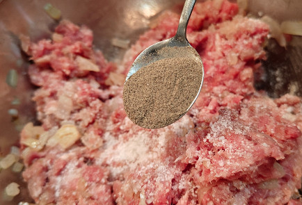 Фото шага рецепта Котлеты из домашнего фарша с брокколи 190882 шаг 3