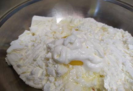 Фото шага рецепта Рулет из лаваша с творогом 190884 шаг 2  