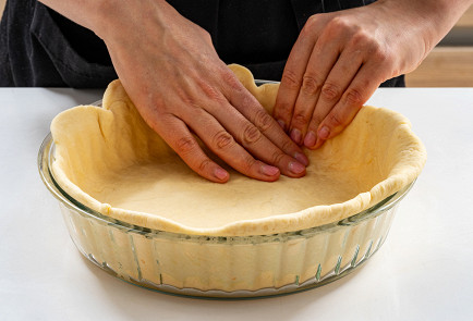 Фото шага рецепта Пирог с копченой курицей и сельдереем 190684 шаг 7