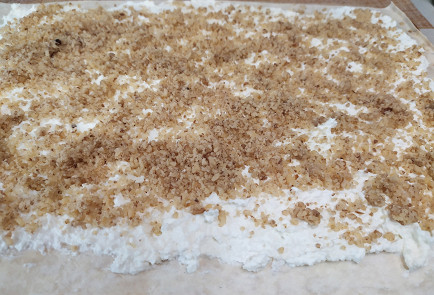 Фото шага рецепта Рулет из лаваша с творогом 190884 шаг 6  